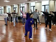 奥斯纳布吕克荣光扬眉，夺冠前路漫漫
