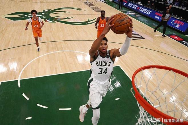 关于字母哥回归赛场,挺进下一轮首场状态亮眼,FPX观众沸腾!的信息